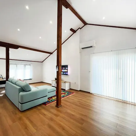 Stylish Loft With Great View To Apartament Ardino