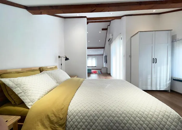 Stylish Loft With Great View To Apartment Ardino